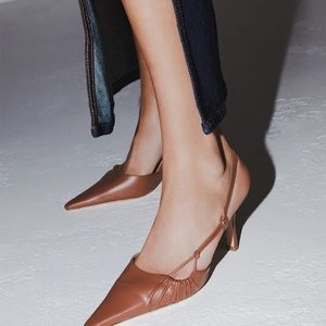 TONY BIANCO-SAKAI HEELS SIZE 8